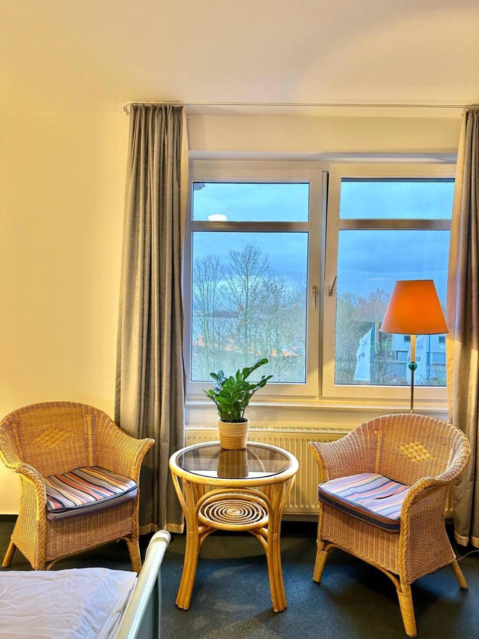 Gaestehaus Weserblick Am Weser-Sandstrand Berne Экстерьер фото
