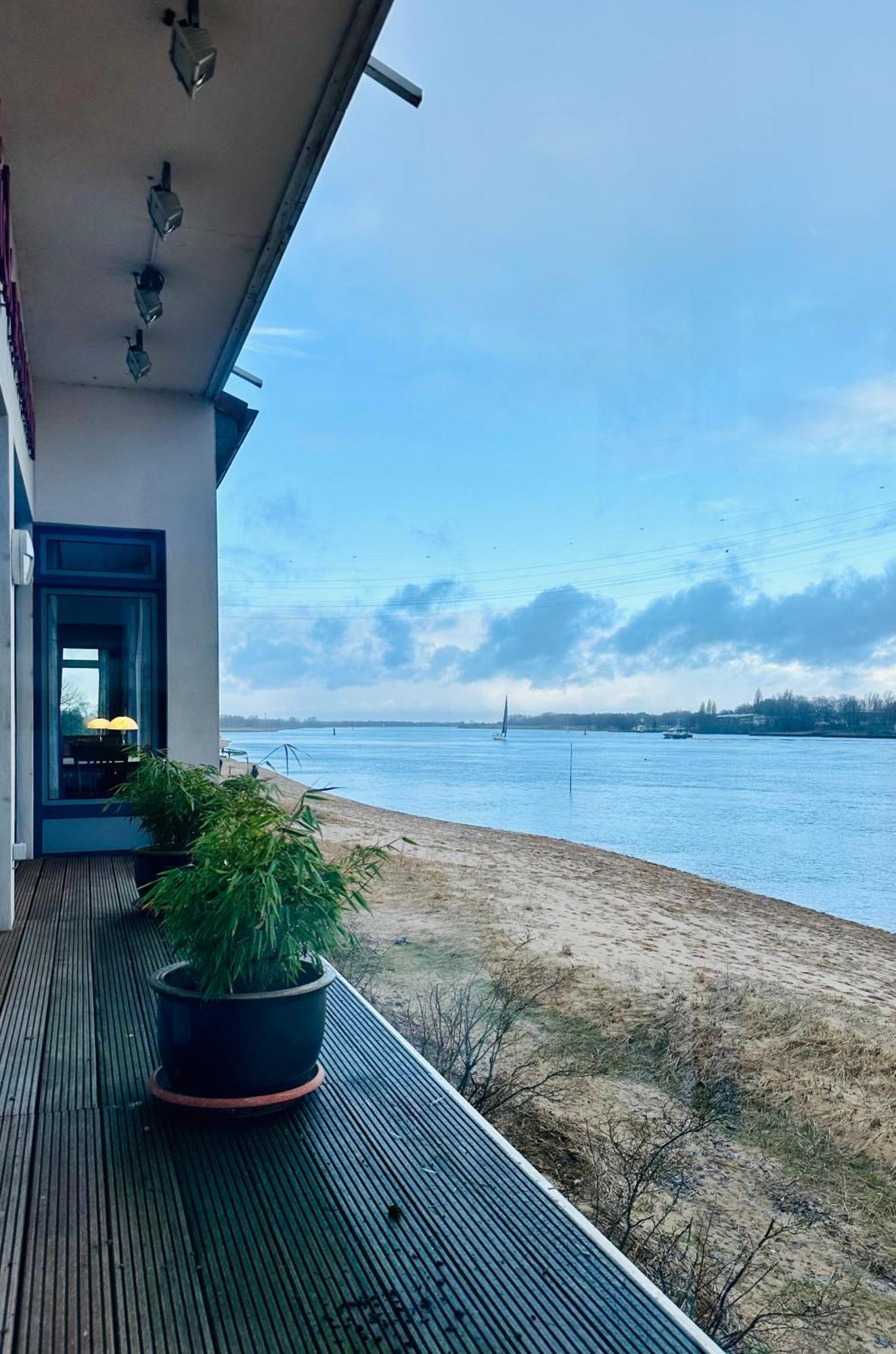 Gaestehaus Weserblick Am Weser-Sandstrand Berne Экстерьер фото