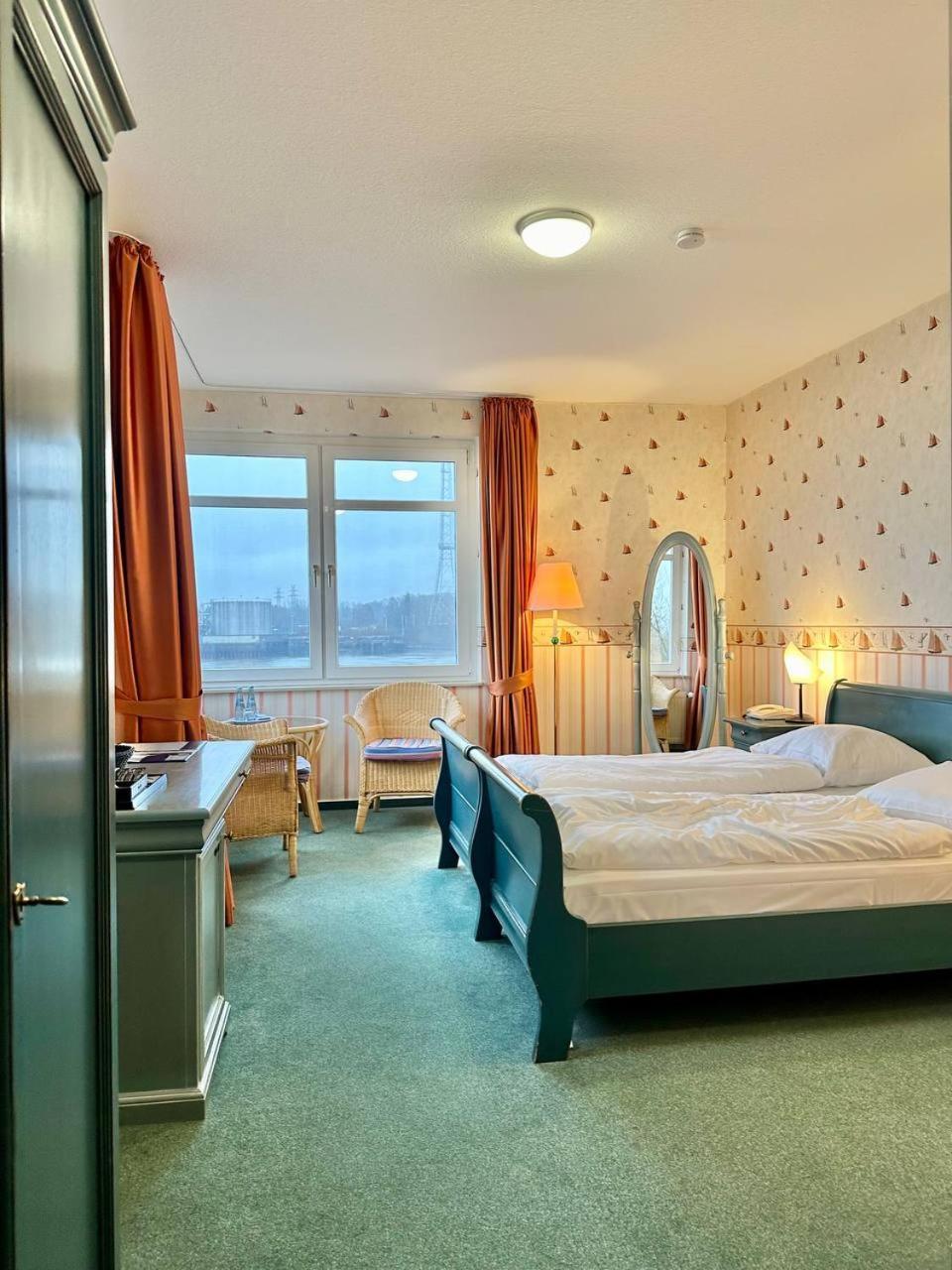 Gaestehaus Weserblick Am Weser-Sandstrand Berne Экстерьер фото