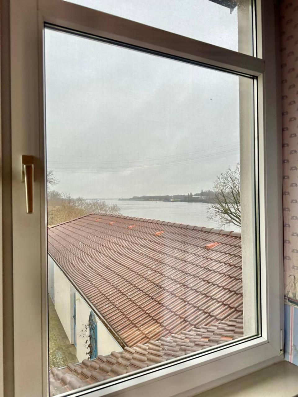 Gaestehaus Weserblick Am Weser-Sandstrand Berne Экстерьер фото