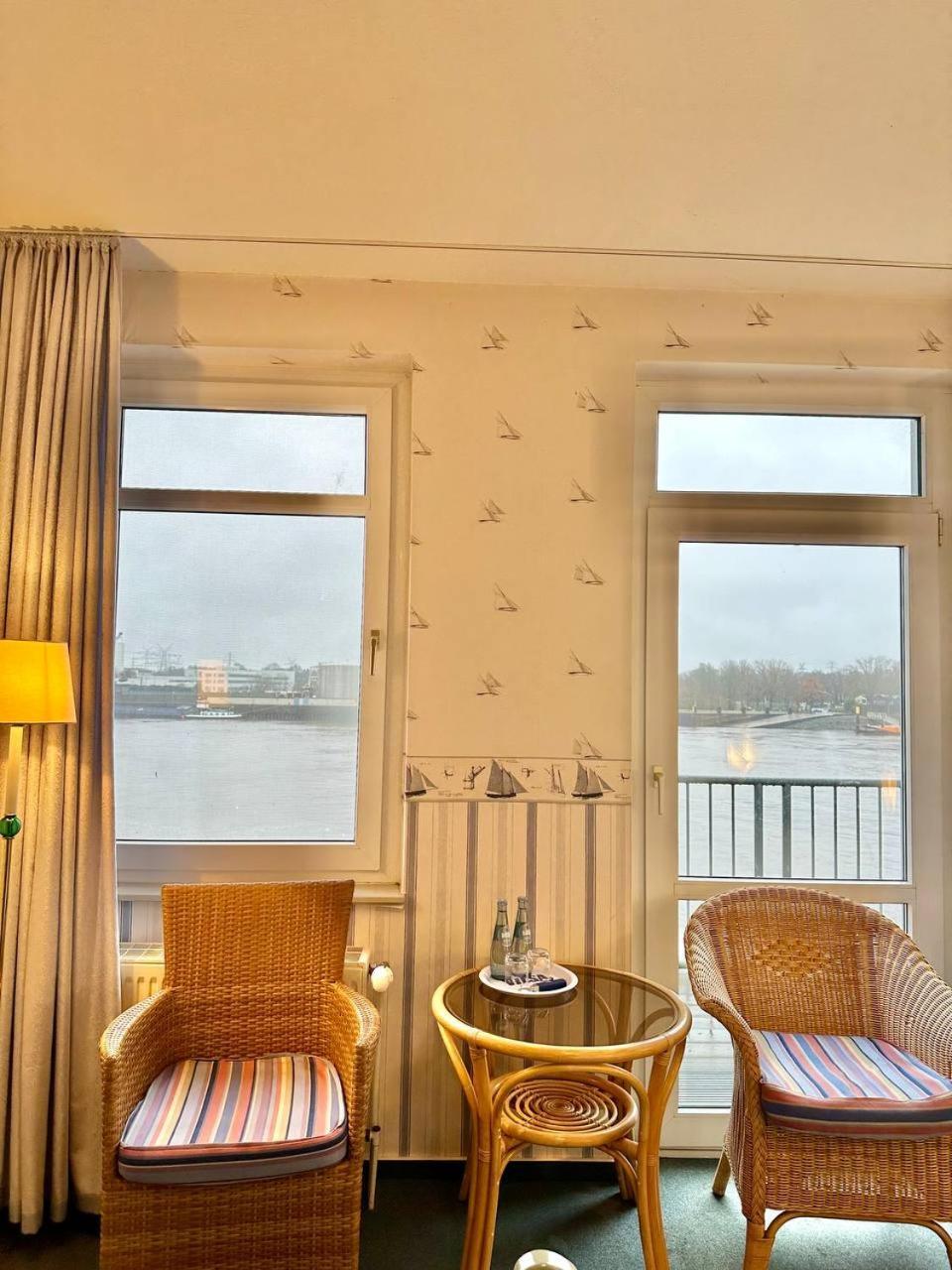 Gaestehaus Weserblick Am Weser-Sandstrand Berne Экстерьер фото