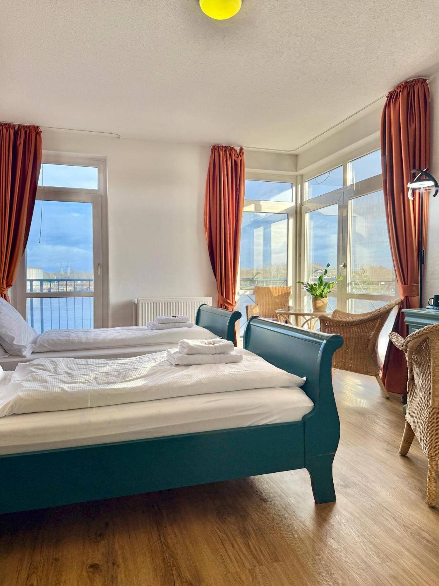Gaestehaus Weserblick Am Weser-Sandstrand Berne Экстерьер фото