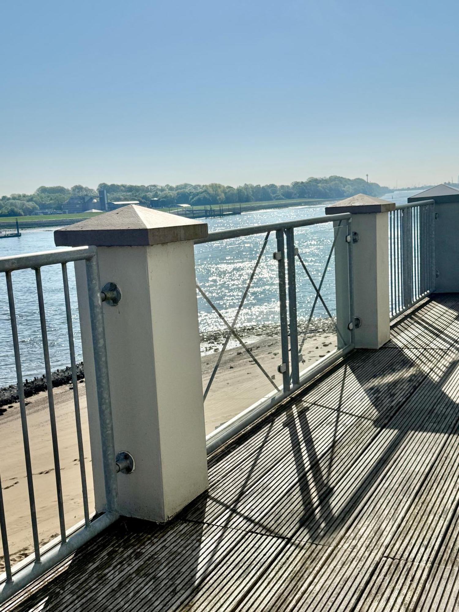 Gaestehaus Weserblick Am Weser-Sandstrand Berne Экстерьер фото